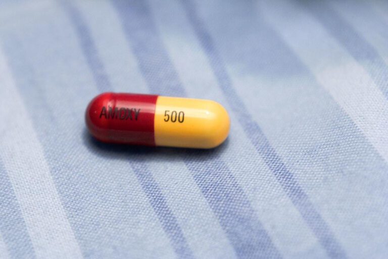 Amoxicillin & Yeast Infections: A Fungal Fiasco!