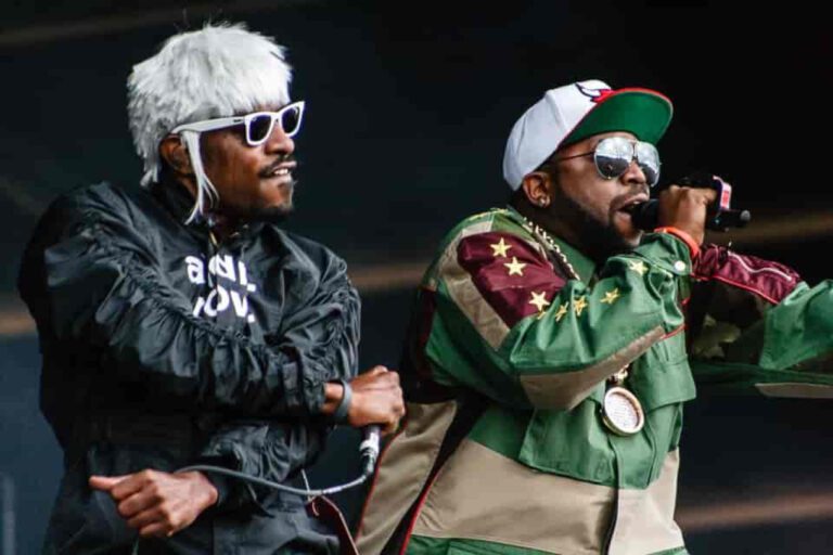 Outkast Mural Photos: A Visual Tribute to Icons