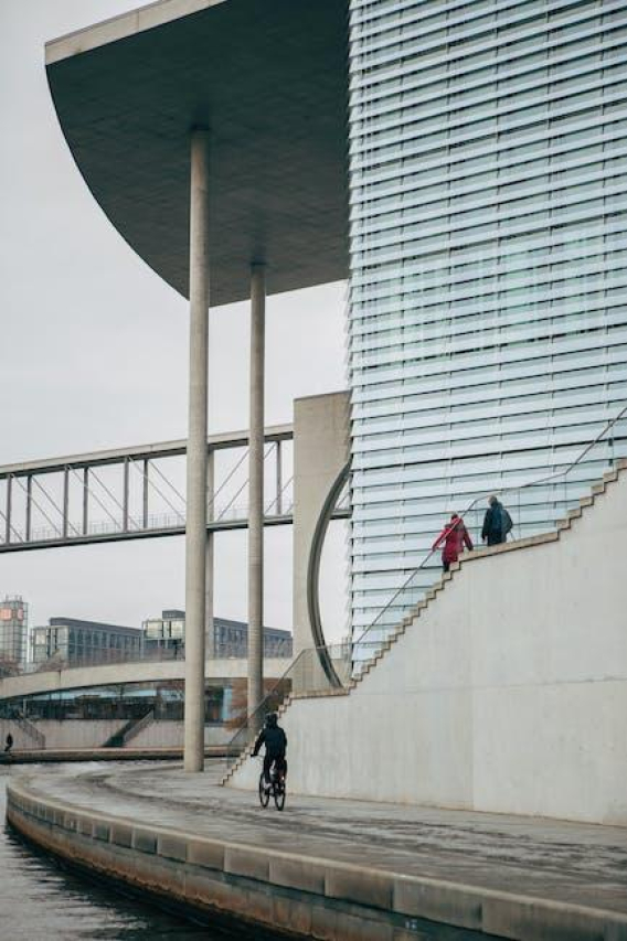Standing Tall: The Height of Phyllis Hyman!