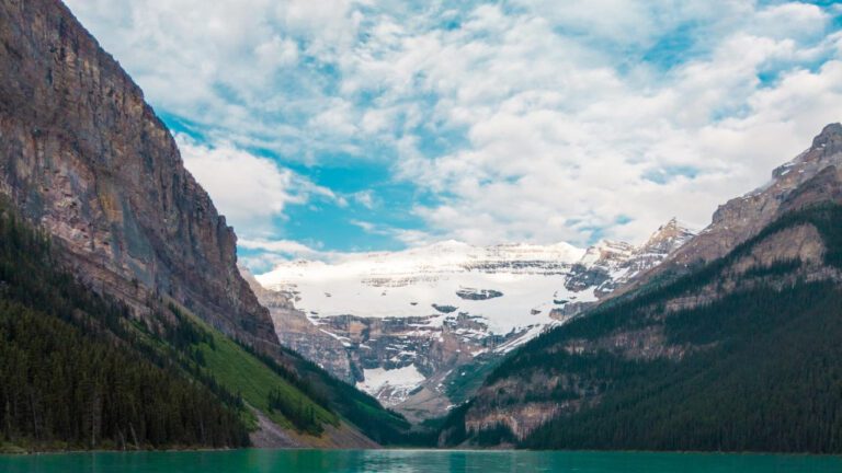 Top Canadian Celebrities: A Look at the Most Iconic Stars