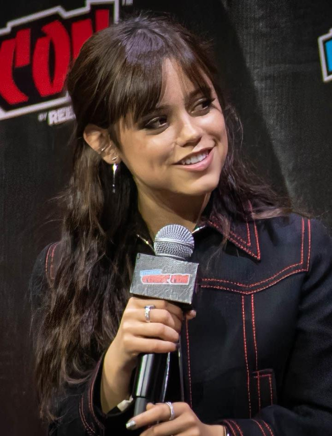 Discover the Stunning Hair Styles of Jenna Ortega