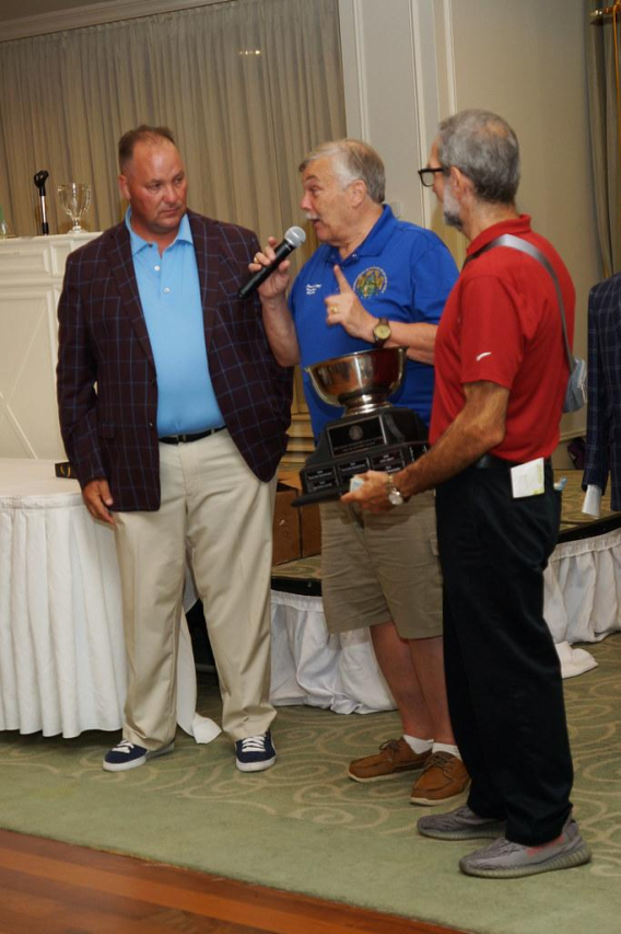 Huntington Country Club: Tee Off With a Twist!