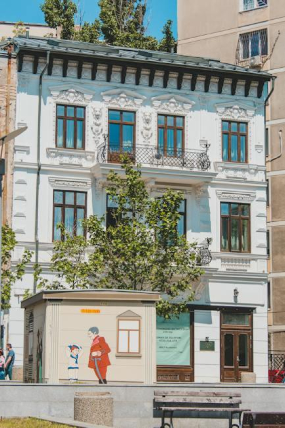 Get to Know Greyston Holt’s Spouse: A Biographical Overview