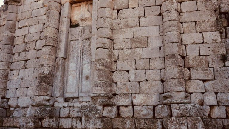 Unveiling Cleopatra’s True Appearance: Debunking Myths and Embracing the Real Beauty