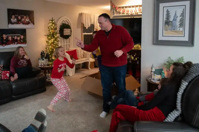 10 Fun Things to Act Out in Charades