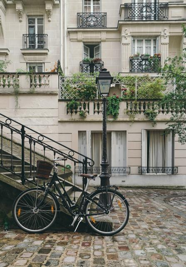 Love in the City of Lights: Your Ultimate Paris Honeymoon Guide