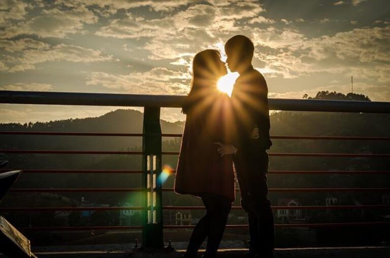 Romantic Anniversary Cards to Make Your Love Sparkle
