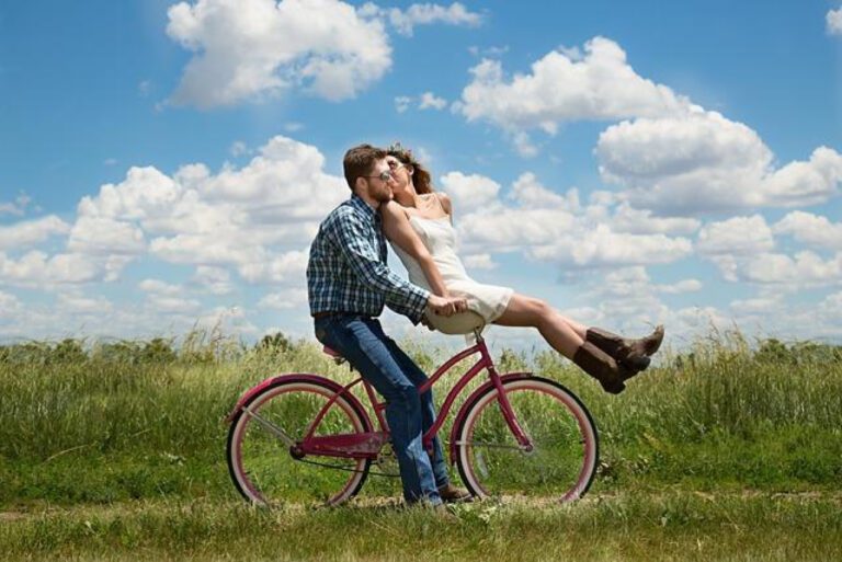 10 Romantic Engagement Party Games to Light Up the Night