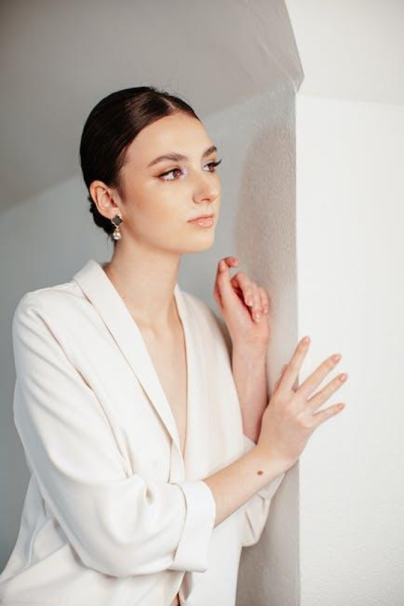 Elegant Low Bun Wedding Hairstyles for Timeless Romance