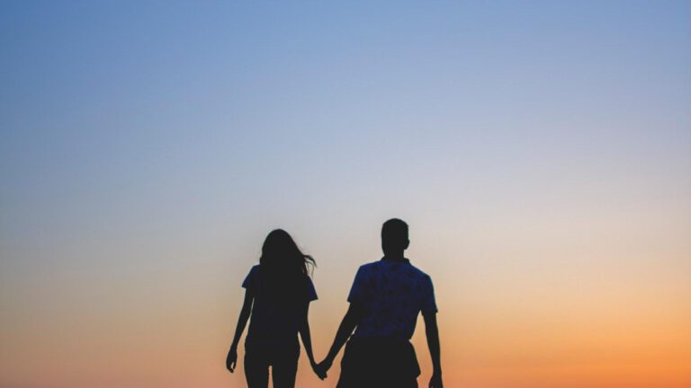 10 Romantic Wedding Anniversary Gift Ideas
