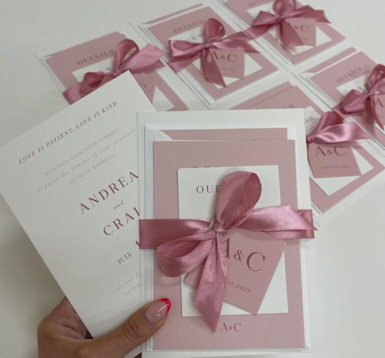 Romantic Ways to Stuff Your Wedding Invitations