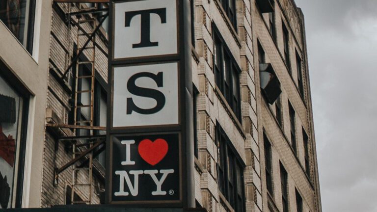 10 Unforgettable Gifts for Your Boyfriend: Thoughtful and Unique Ideas