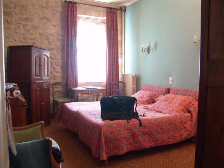 When Do Hotels Charge Your Card: Understand Payment Policies