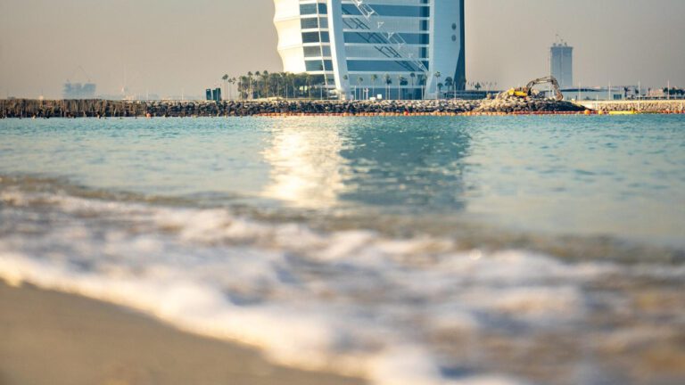 When do hotel pools close? Insider tips and info