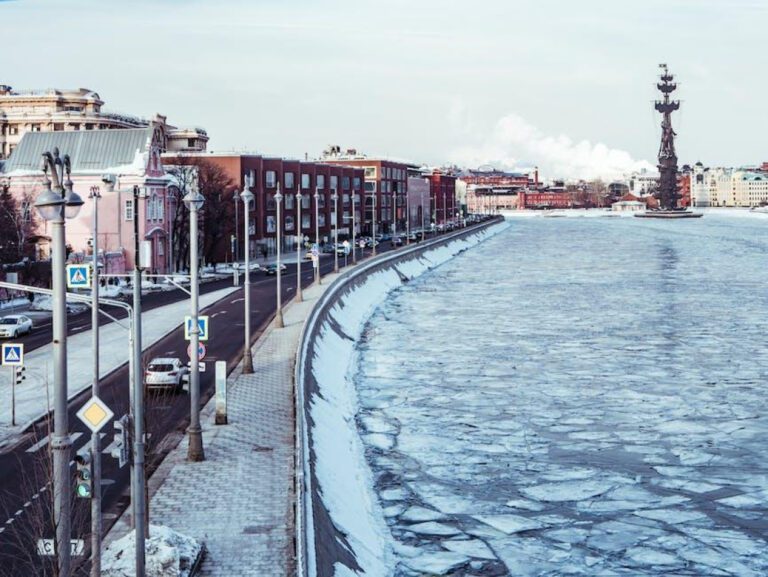 Exploring the Best Ice Hotels in the USA: Experience Winter Wonderland