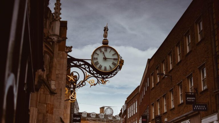 What is the Minimum Age for Booking a Hotel Room