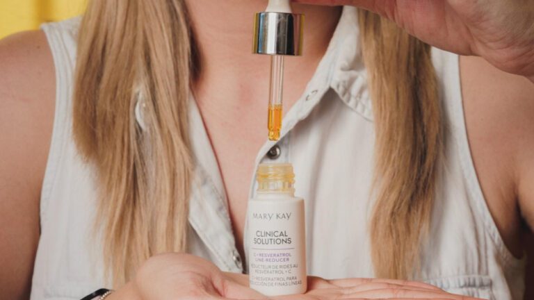 Step-by-Step Guide to Using Eyeshadow Stick