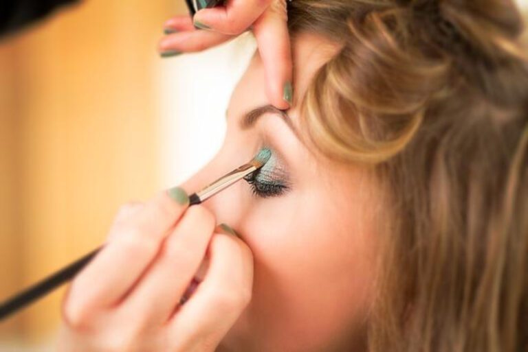 Expert Tips: Choosing the Best Eyeshadow for Hazel Eyes