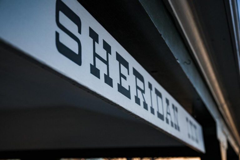 Comparing the Amenities and Services of Inns and Hotels