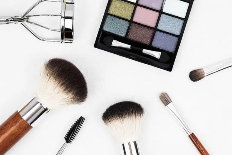 10 Makeup Techniques to Slim Down a Fuller Face