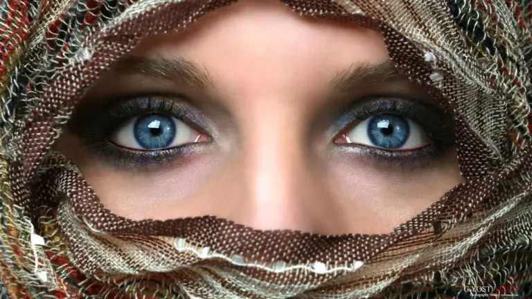Conceal Facial Moles: Makeup Tips and Techniques