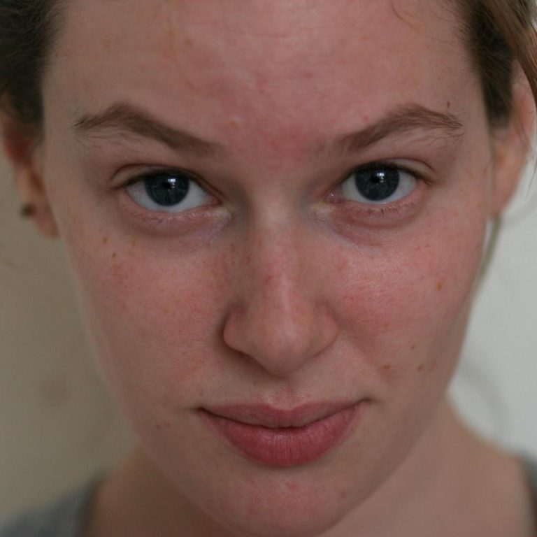 Top Tips to Control Oily Makeup Shine