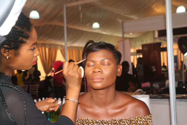 Effective Ways to Remove Makeup Glitter