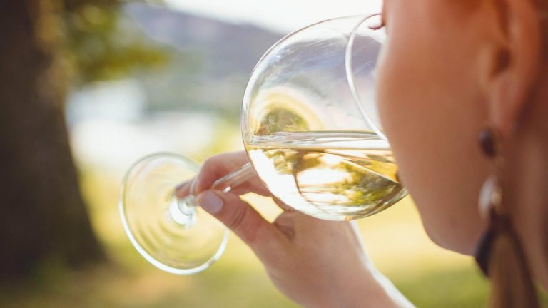 How Much Wine to Buy for a Wedding: A Practical Guide