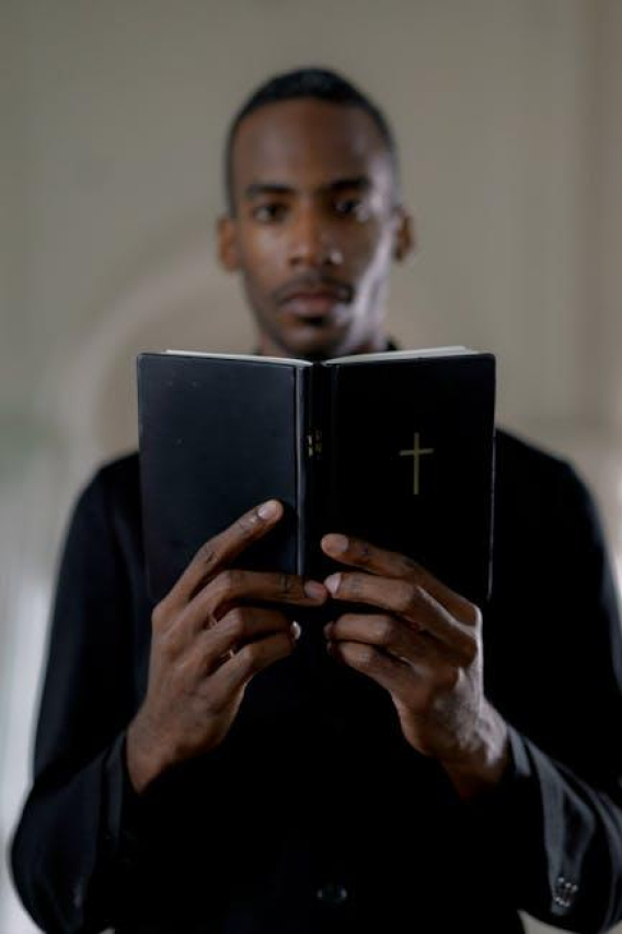 How Much Should You Pay a Pastor for a Wedding