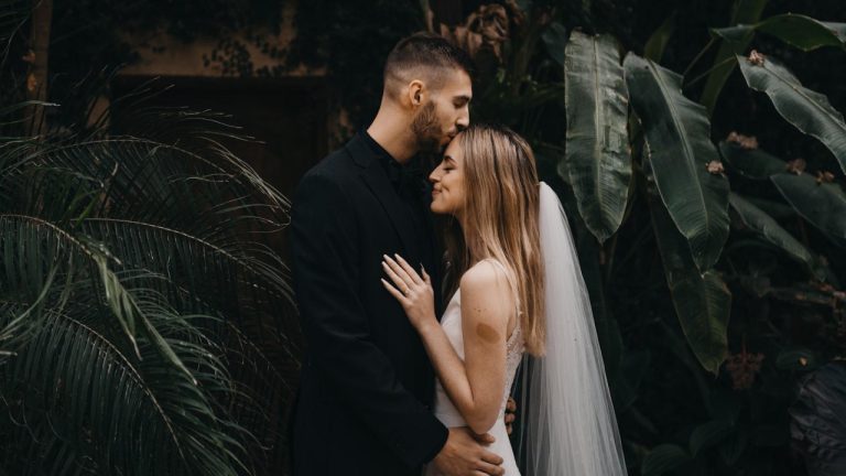When to Send Wedding Save the Dates: A Complete Guide