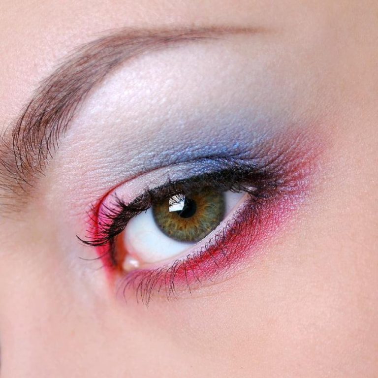 Best Eyeshadow Colors for Blue Eyes: Expert Tips