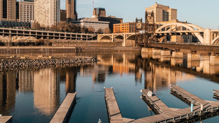 Julia Roberts: Hollywood’s Enduring Hot Icon